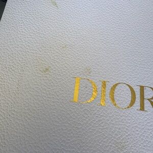 Wander White and Black Textured Box